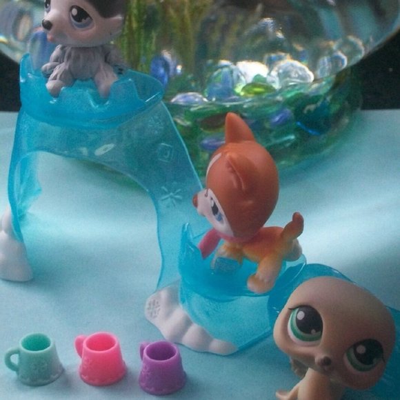 Littlest Pet Shop Winter Husky lot Accessory - Picture 1 of 3